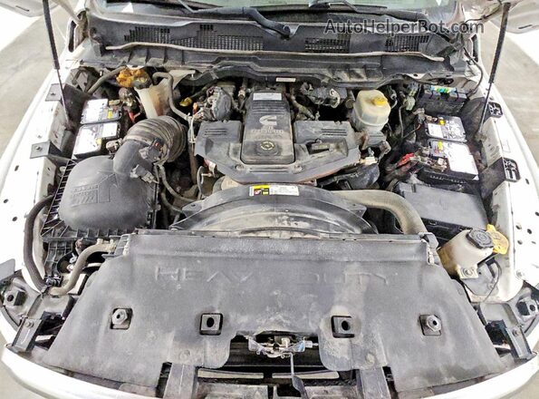 3C6UR5CL1JG417447 2018 RAM 2500 White უკანა სალონის ხედი