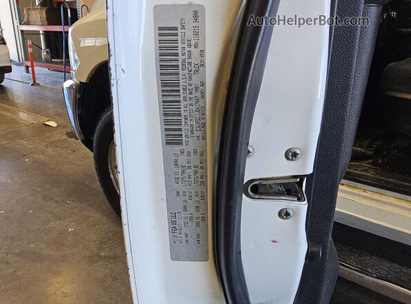 3C6UR5CL1JG417447 2018 RAM 2500 White ძრავის განყოფილების ხედი