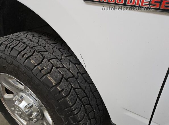 3C6UR5CL1JG417447 2018 RAM 2500 White სალონის 360-გრადუსიანი ხედი