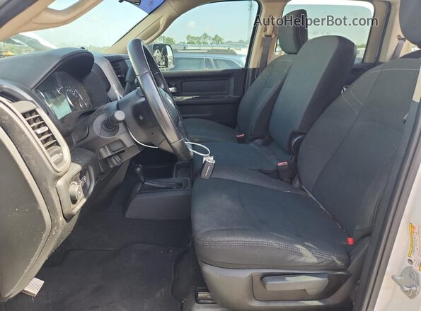 3C6UR5CL1KG669426 2019 RAM 2500 White Front interior view