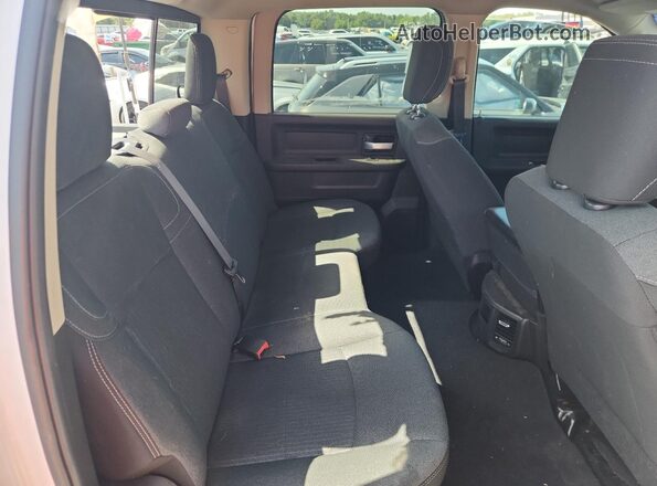 3C6UR5CL1KG669426 2019 RAM 2500 White Rear seats view