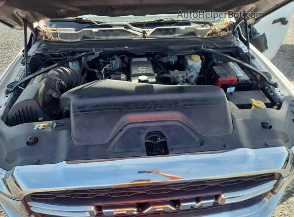 3C6UR5CL1KG669426 2019 RAM 2500 White Rear interior view