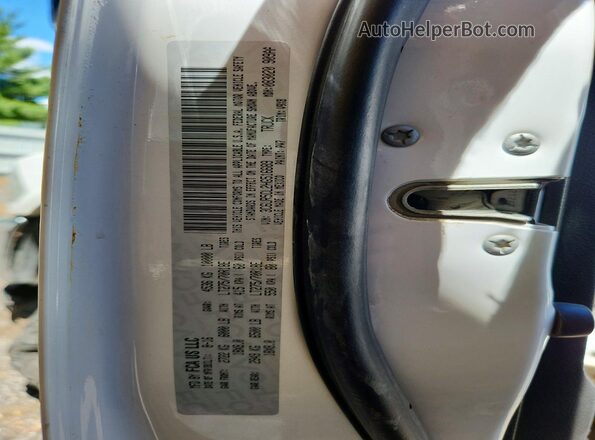 3C6UR5CL2HG516689 2017 RAM 2500 White Շարժիչի բաժամունքի տեսք