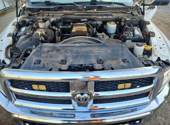 3C6UR5CL2JG290126 2018 RAM 2500 White უკანა სალონის ხედი
