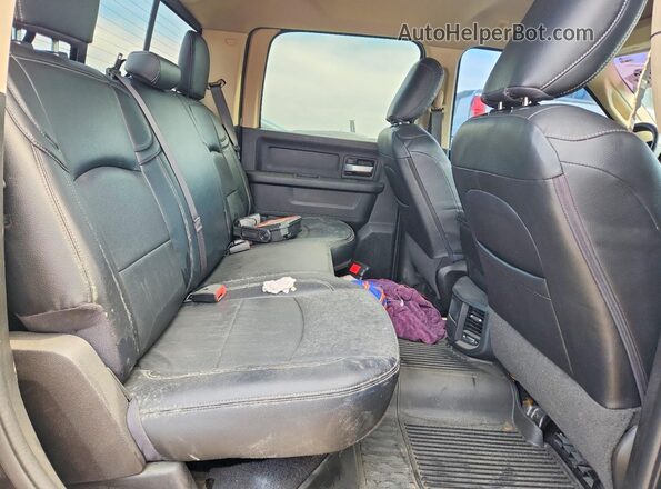 3C6UR5CL2KG706970 2019 RAM 2500 Black Rear seats view