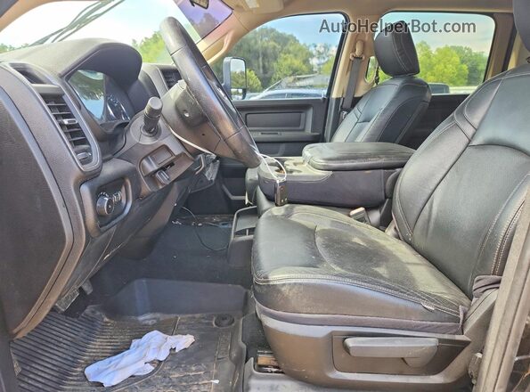 3C6UR5CL2KG706970 2019 RAM 2500 Black Front interior view