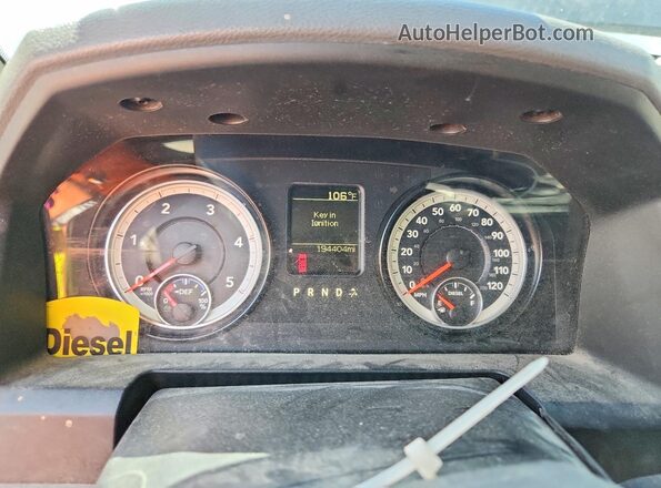 3C6UR5CL6GG132607 2016 RAM 2500 Black Widok zestawu wskaźników