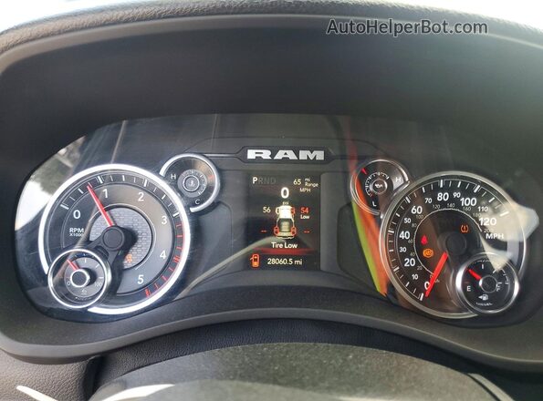 3C6UR5CL6RG117088 2024 RAM 2500 Black ხელსაწყოთა პანელის ხედი