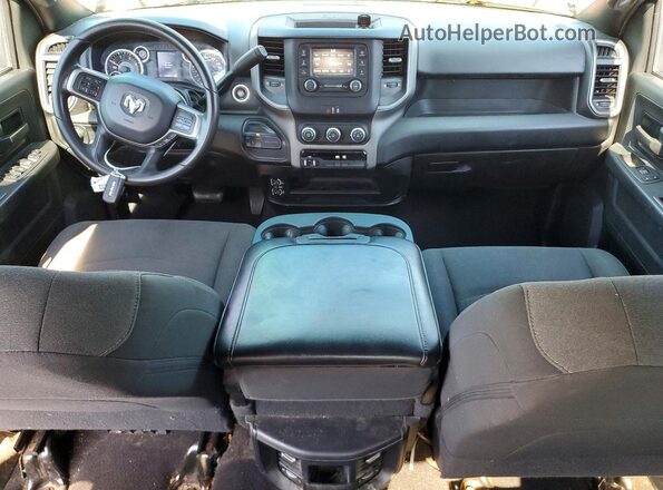 3C6UR5CL9NG143372 2022 RAM 2500 Red Widok deski rozdzielczej