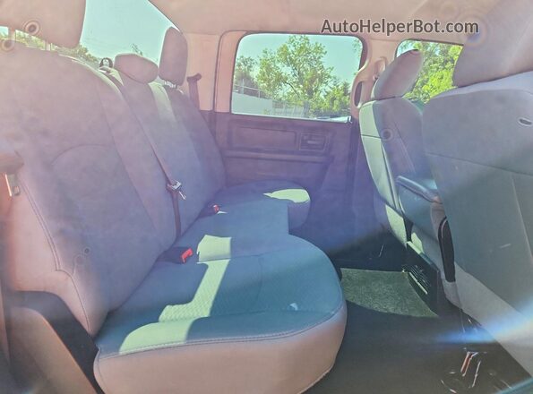 3C6UR5CLXHG610545 2017 RAM 2500 White Rear seats view
