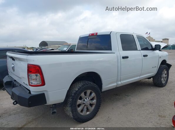 3C6UR5CLXNG220654 2022 RAM 2500 White უკანა სალონის ხედი