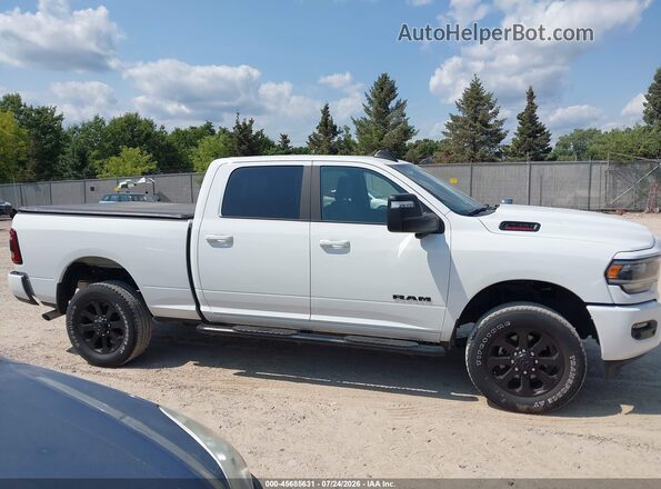 3C6UR5DJ0RG269879 2024 RAM 2500 White Սալոնի հետևի տեսք