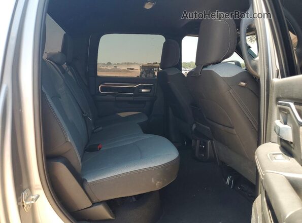 3C6UR5DJ3RG323269 2024 RAM 2500 Gray Vista de los asientos traseros