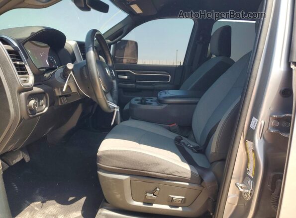 3C6UR5DJ3RG323269 2024 RAM 2500 Gray Vista interior delantera