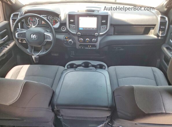 3C6UR5DJ3RG323269 2024 RAM 2500 Gray Vista del salpicadero