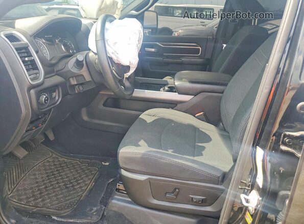 3C6UR5DJ8RG102010 2024 RAM 2500 Черный Вид салона спереди