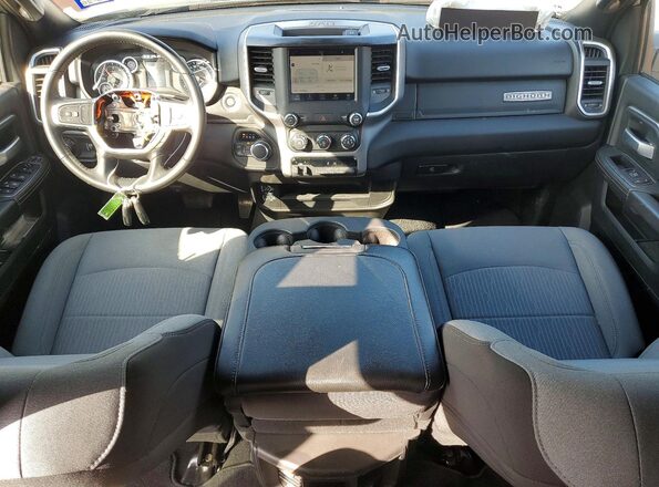 3C6UR5DJ8RG275929 2024 RAM 2500 White Widok deski rozdzielczej