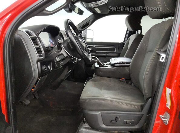 3C6UR5DJXRG397854 2024 RAM 2500 Red წინა სალონის ხედი