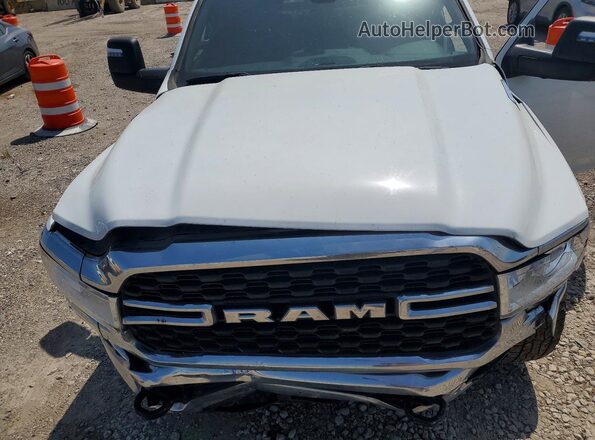 3C6UR5DL0RG105680 2024 RAM 2500 White Սալոնի հետևի տեսք