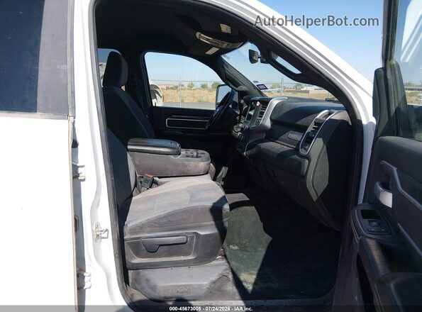 3C6UR5DL1RG340167 2024 RAM 2500 White Vista interior delantera