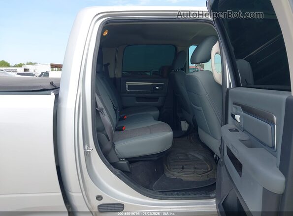 3C6UR5DL2JG102722 2018 RAM 2500 Silver Widok naklejki z numerem VIN