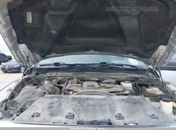 3C6UR5DL2JG102722 2018 RAM 2500 Silver Widok z tyłu