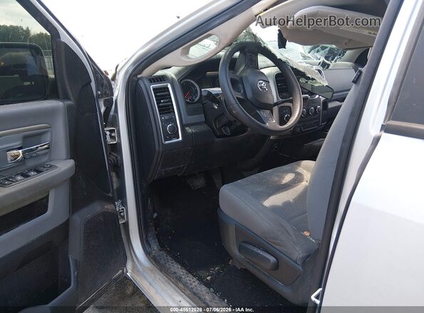 3C6UR5DL4JG402147 2018 RAM 2500 Silver Vista del cuadro de instrumentos
