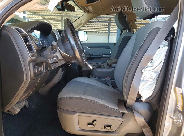 3C6UR5DL5LG288436 2020 RAM 2500 Silver Widok wnętrza z przodu