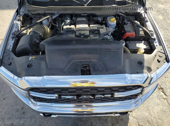 3C6UR5DL5RG390697 2024 RAM 2500 Silver Rear interior view