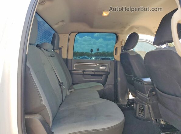 3C6UR5DL6LG159136 2020 RAM 2500 White Rear seats view