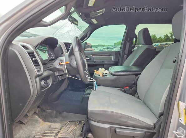 3C6UR5DL6NG336724 2022 RAM 2500 Серебряный Вид салона спереди