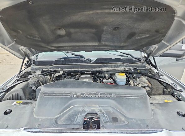3C6UR5DL6NG336724 2022 RAM 2500 Серебряный Вид задней части салона