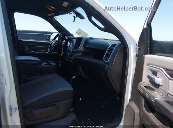 3C6UR5DL7NG119702 2022 RAM 2500 White Front interior view