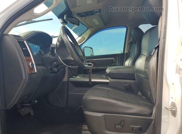 3C6UR5DL8JG147972 2018 RAM 2500 White Front interior view