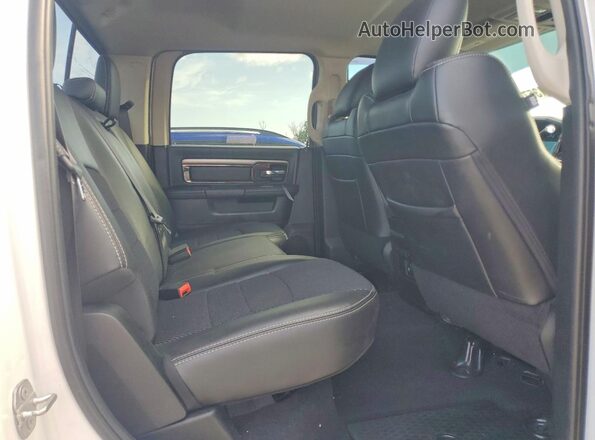 3C6UR5DL8JG147972 2018 RAM 2500 White Rear seats view