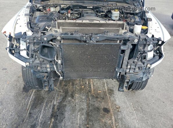 3C6UR5DL8JG147972 2018 RAM 2500 White Rear interior view