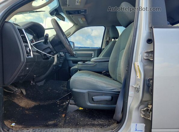 3C6UR5DLXJG398203 2018 RAM 2500 Серебряный Вид салона спереди