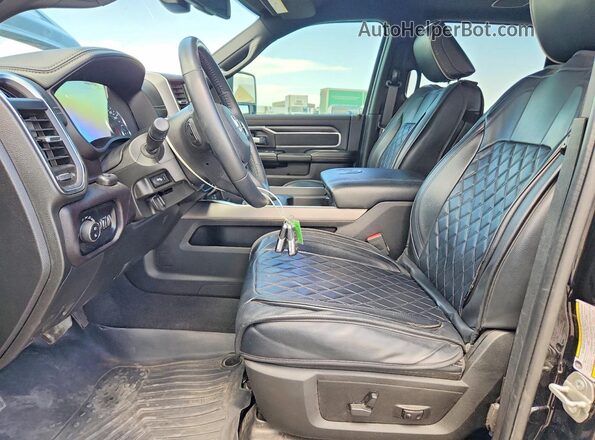 3C6UR5FJ0RG160691 2024 RAM 2500 Black Front interior view