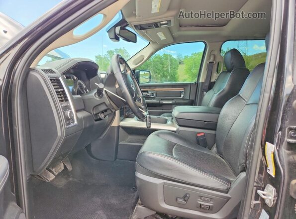 3C6UR5FL1HG733243 2017 RAM 2500 Черный Вид салона спереди