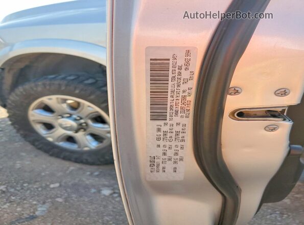 3C6UR5FL3HG726066 2017 RAM 2500 Silver Vista del compartimento del motor