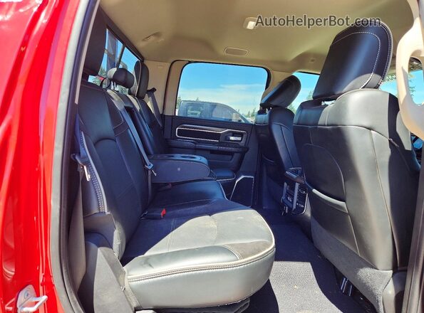 3C6UR5FL8NG228652 2022 RAM 2500 Red Vista de los asientos traseros