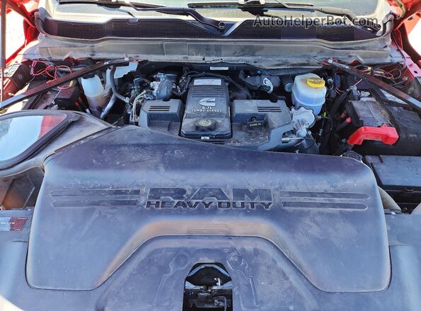 3C6UR5FL8NG228652 2022 RAM 2500 Red Vista interior trasera