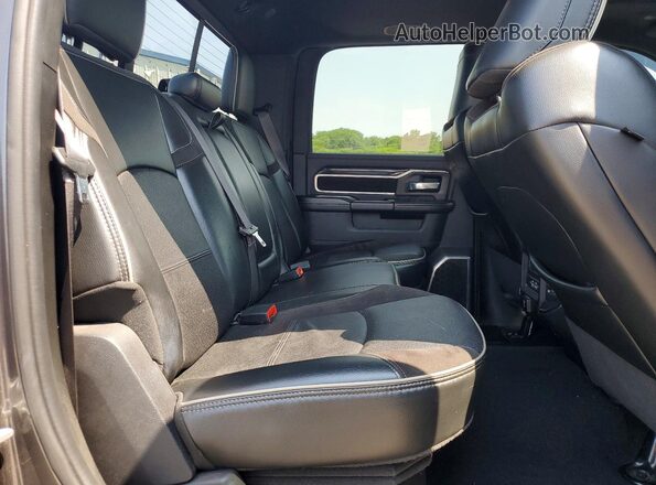 3C6UR5FL8NG407614 2022 RAM 2500 Gray Vista de los asientos traseros