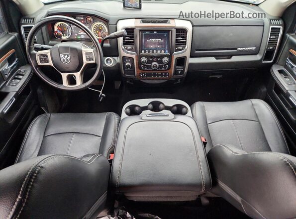 3C6UR5FLXJG254065 2018 RAM 2500 Black Widok deski rozdzielczej