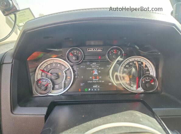 3C6UR5FLXJG254065 2018 RAM 2500 Black Widok zestawu wskaźników