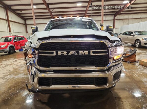 3C6UR5HJ3RG413791 2024 RAM 2500 White Widok z przodu