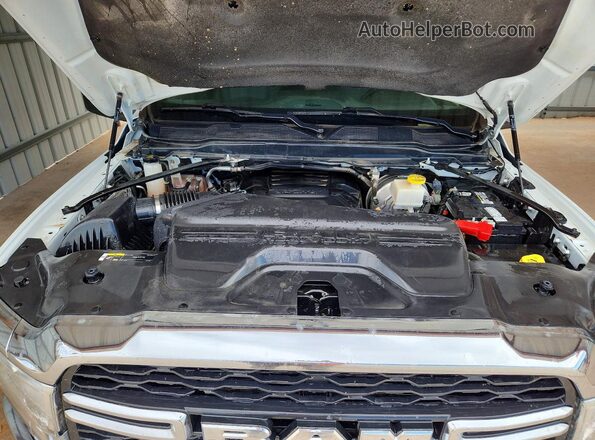 3C6UR5HJ6RG189044 2024 RAM 2500 White უკანა სალონის ხედი