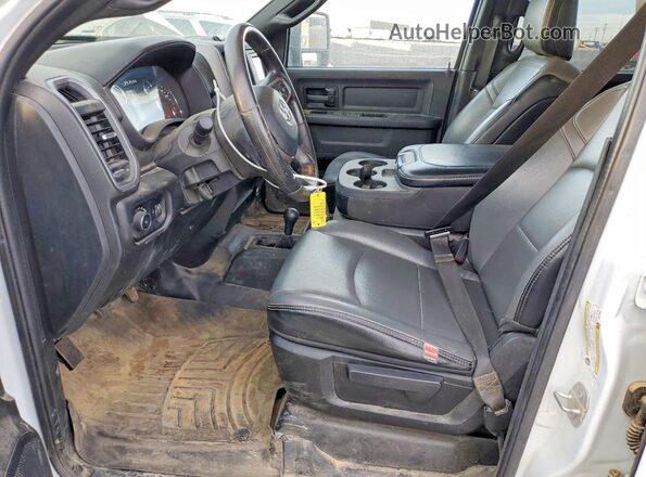 3C6UR5HJ9RG171041 2024 RAM 2500 White Vista interior delantera