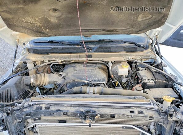 3C6UR5HJ9RG171041 2024 RAM 2500 White Vista interior trasera