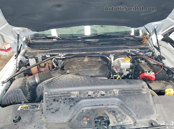 3C6UR5HJ9RG387939 2024 RAM 2500 White უკანა სალონის ხედი